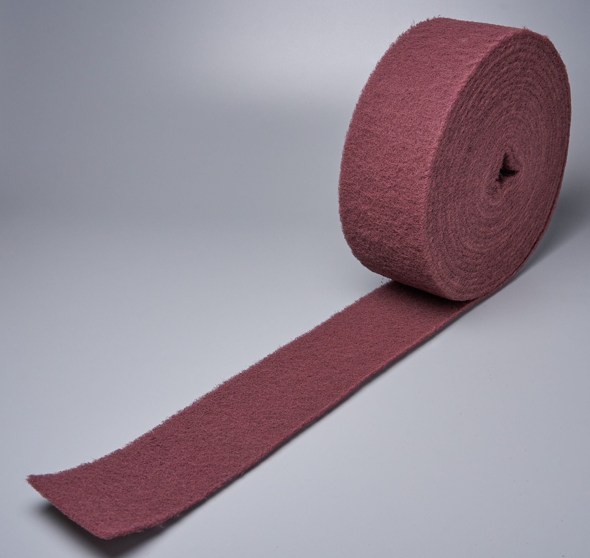 Скотч брайт (Scotch-Brite) профессиональный N7056.6921.1 Very Fine рулон, 100мм х 10м, красный 9327.7238.6921, упаковка 1 шт.